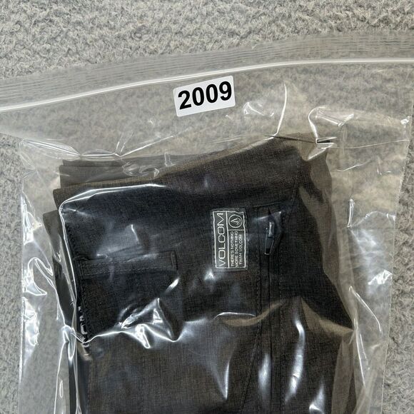 Volcom Shorts Mens 34 Gray Surf & Turf 4 Way Stretch Zip Pocket Hybrid Flat - Picture 13 of 13